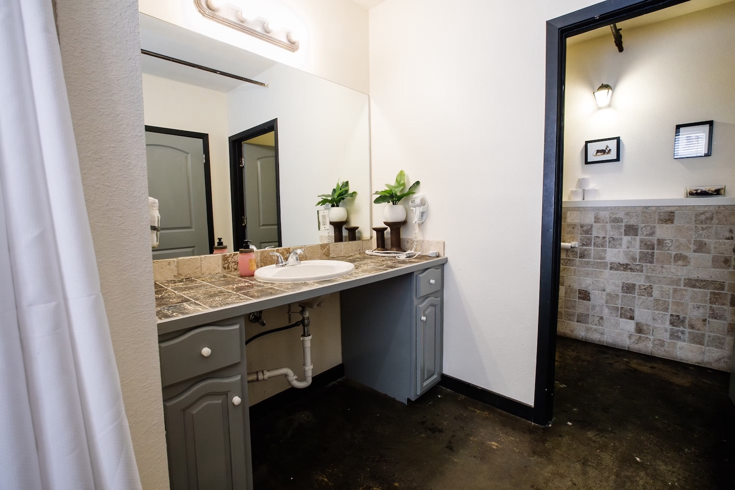 Carrington Suite premium finishes and decor details